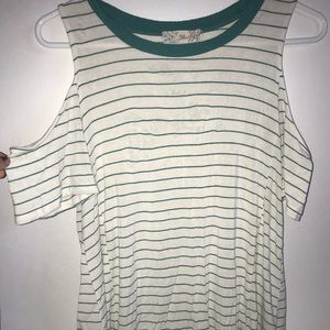 Shoulder cut-out tee